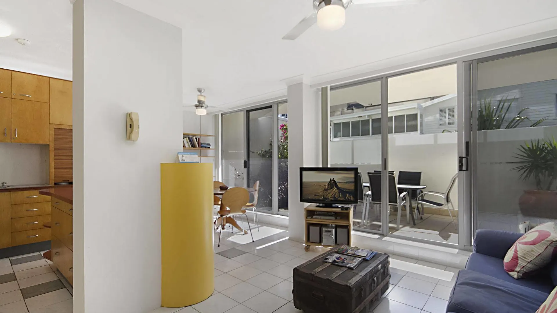 *** Aparthotel Hibiscus On The Beach Gold Coast Australia