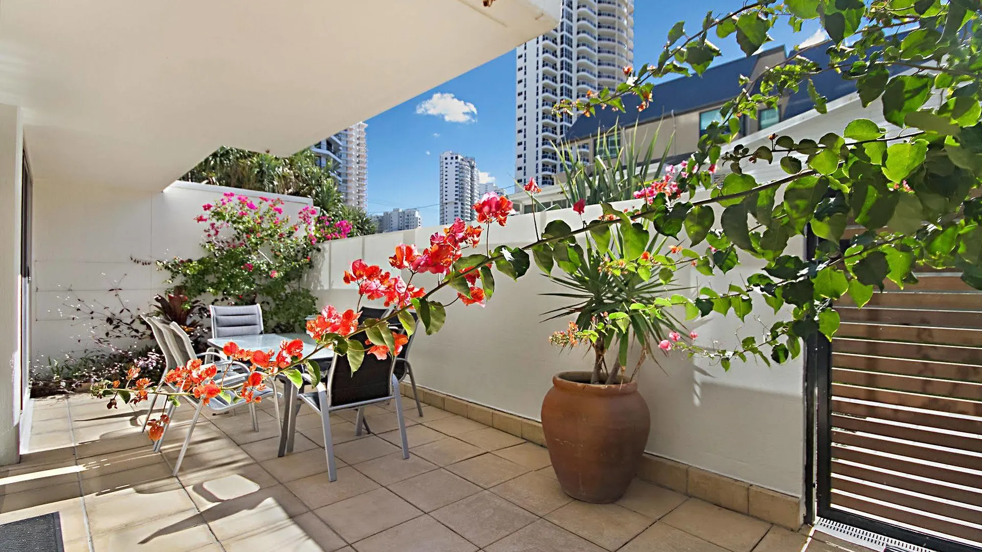 Aparthotel Hibiscus On The Beach Gold Coast